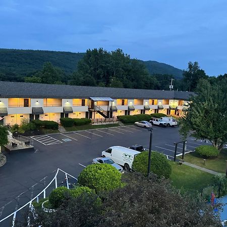 The Black Mountain Inn Браттлборо Екстер'єр фото