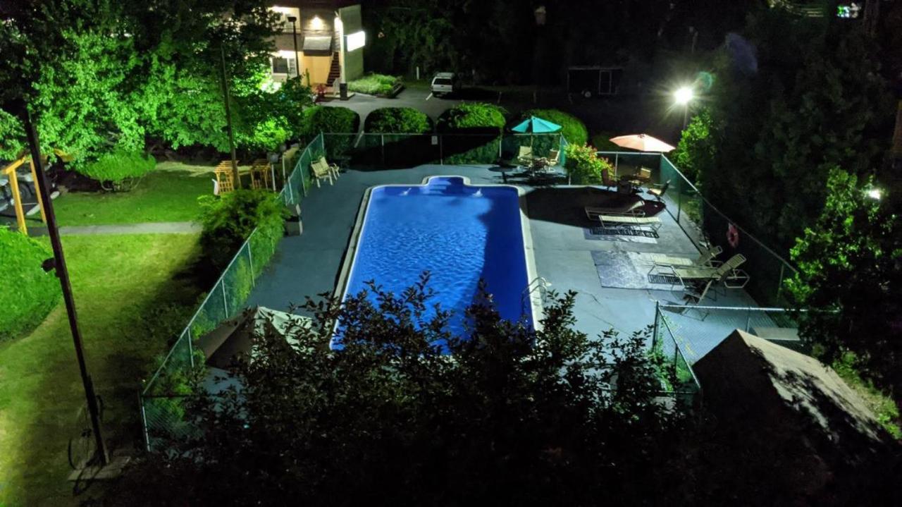 The Black Mountain Inn Браттлборо Екстер'єр фото