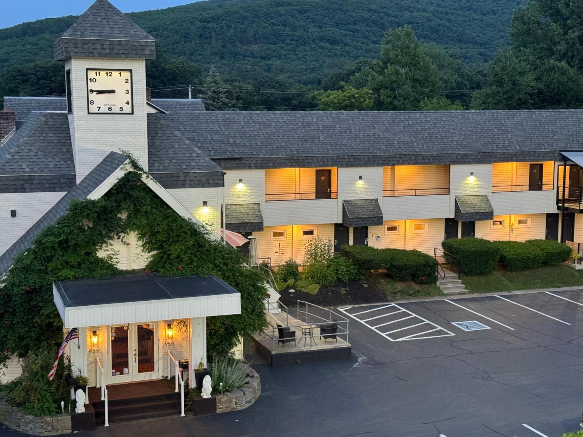 The Black Mountain Inn Браттлборо Екстер'єр фото