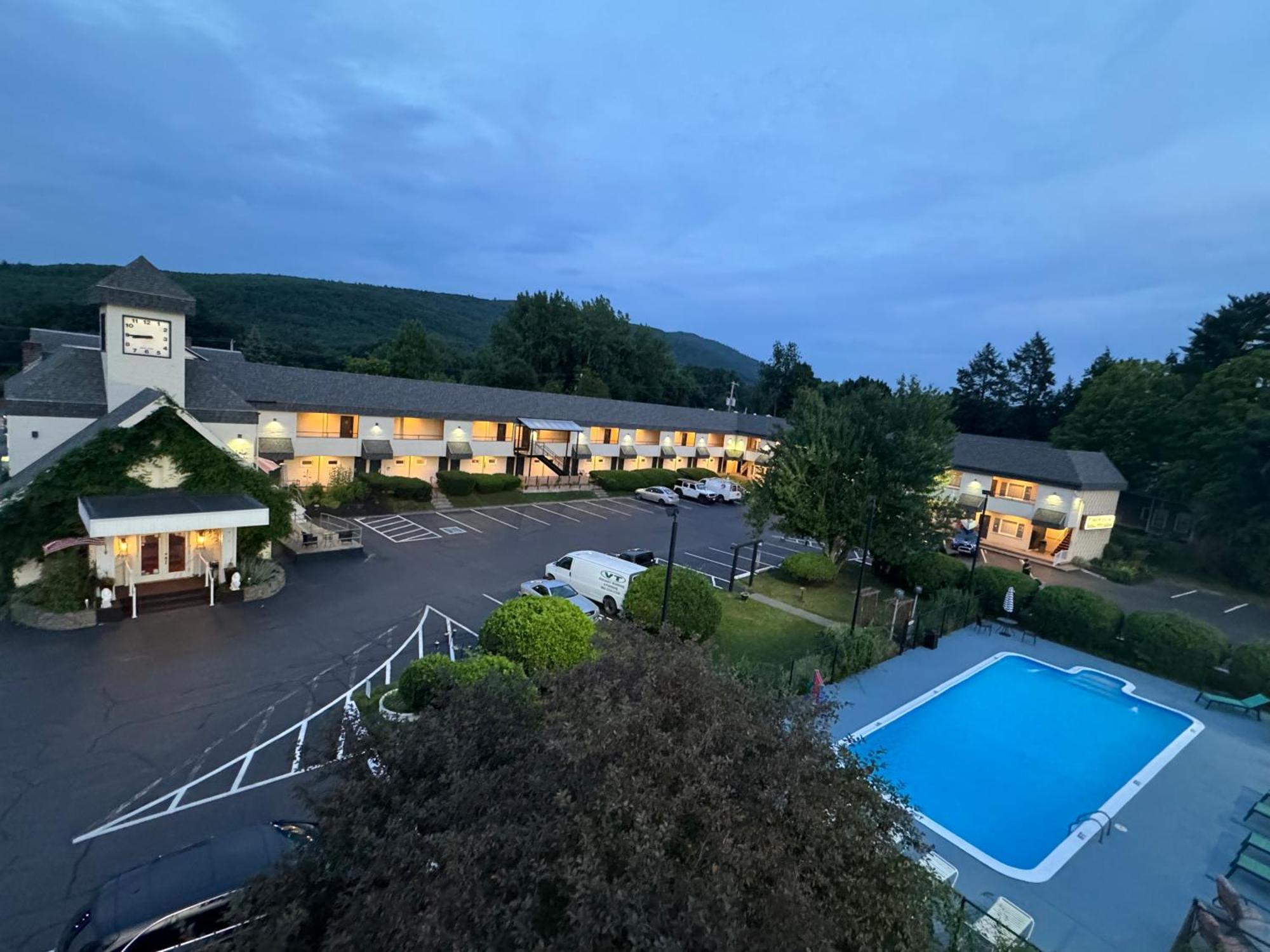 The Black Mountain Inn Браттлборо Екстер'єр фото